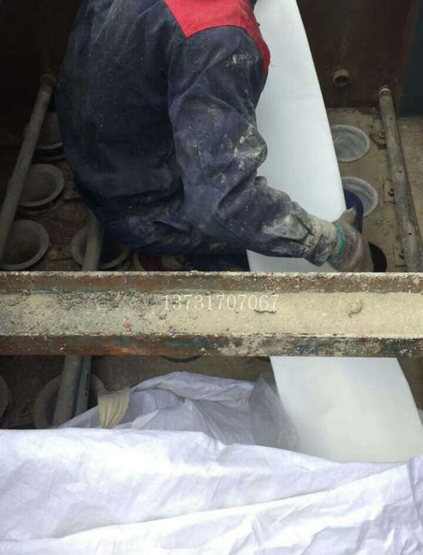 不畏嚴(yán)寒搶工期 除塵布袋更換完畢 不畏嚴(yán)寒搶工期 除塵布袋更換完畢