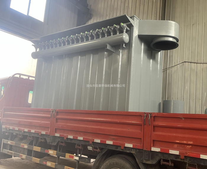 江蘇常州電力設(shè)備配套電廠庫頂DMC-160布袋除塵器發(fā)貨 江蘇常州電力設(shè)備配套電廠庫頂DMC-160布袋除塵器發(fā)貨
